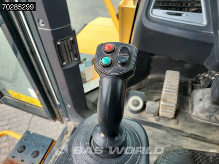 Chargeuse sur pneus 2017 Hyundai HL955 (30)
