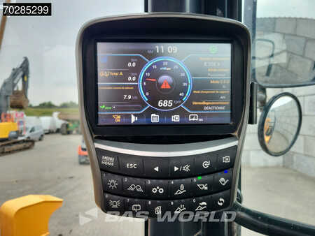 Chargeuse sur pneus 2017 Hyundai HL955 (32)