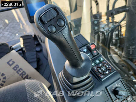 Kettenbagger 2017 Volvo EC220 E L (34)