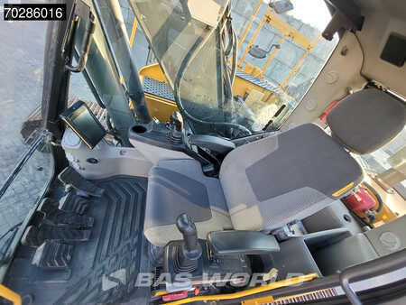 Kettenbagger 2016 Volvo EC220 E L (30)
