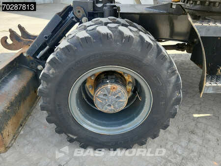 Escavadora de rodas 2007 Caterpillar M313 D OUTRIGGERS + BLADE (31)