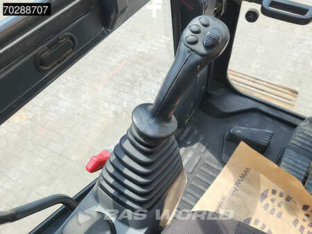 Escavadora de rastos 2016 Komatsu PC210LC-10 (31)