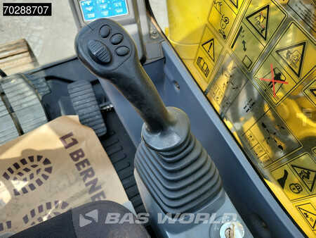 Escavadora de rastos 2016 Komatsu PC210LC-10 (32)