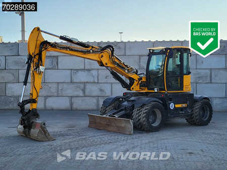 Mobilní bagry 2017 JCB HD110W T4F HYDRADIG (1)