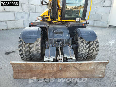 Mobilní bagry 2017 JCB HD110W T4F HYDRADIG (22)