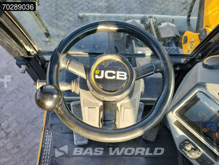 Mobilní bagry 2017 JCB HD110W T4F HYDRADIG (29)