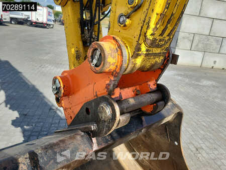 Korečková rýpadla 2016 Komatsu HB215 LC -2 (12)