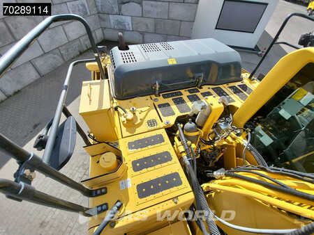 Korečková rýpadla 2016 Komatsu HB215 LC -2 (17)