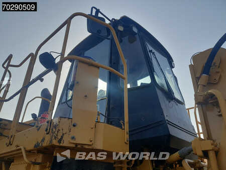Ładowarki kołowe 2002 Caterpillar 988 G (22)