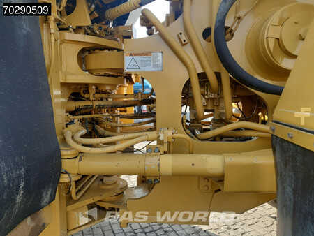 Ładowarki kołowe 2002 Caterpillar 988 G (25)