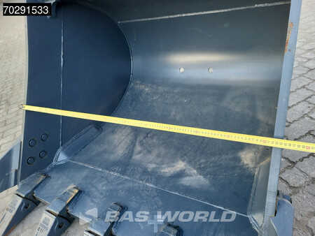 Bæltegraver 2025 Hyundai R215 L (18)