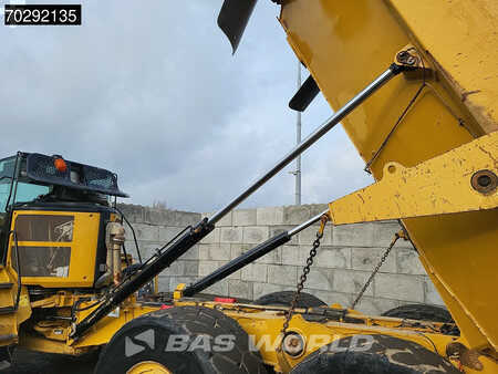 Zalomené klouby-dampry  2019 Caterpillar 730 -04A 730 Tail gate (12)