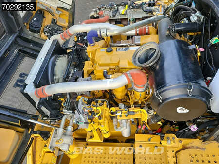 Zalomené klouby-dampry  2019 Caterpillar 730 -04A 730 Tail gate (17)