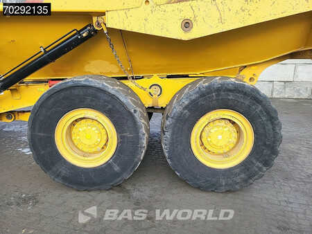 Zalomené klouby-dampry  2019 Caterpillar 730 -04A 730 Tail gate (24)