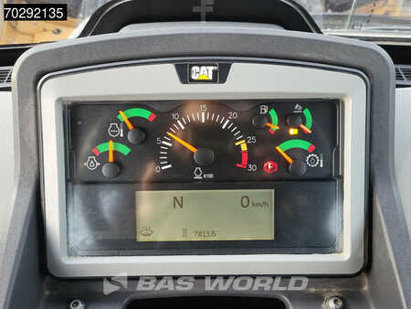 Zalomené klouby-dampry  2019 Caterpillar 730 -04A 730 Tail gate (30)