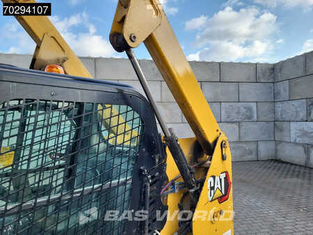 Caterpillar 226 D3 BUCKET + FORKS