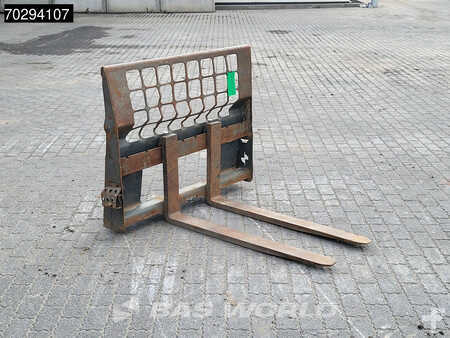 Caterpillar 226 D3 BUCKET + FORKS