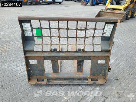 Caterpillar 226 D3 BUCKET + FORKS