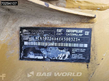 Caterpillar 226 D3 BUCKET + FORKS