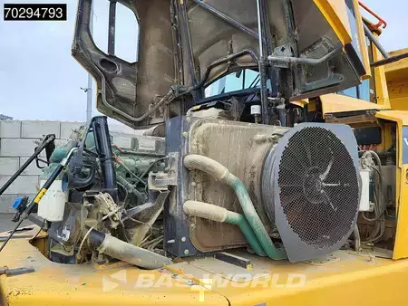 Zalomené klouby-dampry  2015 Volvo A40 G Tail gate (14)