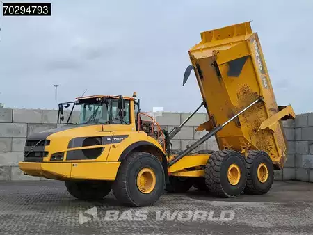 Zalomené klouby-dampry  2015 Volvo A40 G Tail gate (2)