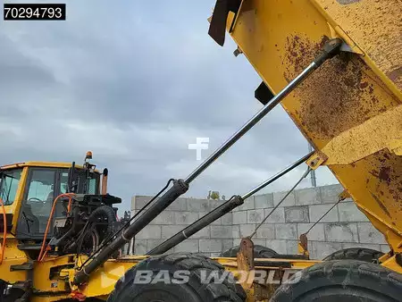 Zalomené klouby-dampry  2015 Volvo A40 G Tail gate (8)