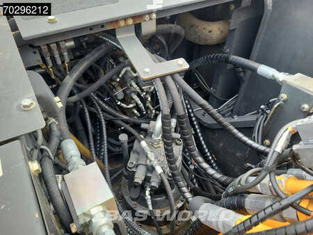 Escavadora de rastos 2019 Case CX290 D LIFT CABIN (16)