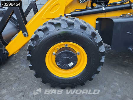 Rigid Backhoe Loader 2025 JCB 3DX PLUS 4WD - A/C - HP (40)