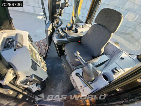 Bulldosere 2011 Caterpillar D6 N LGP (31)