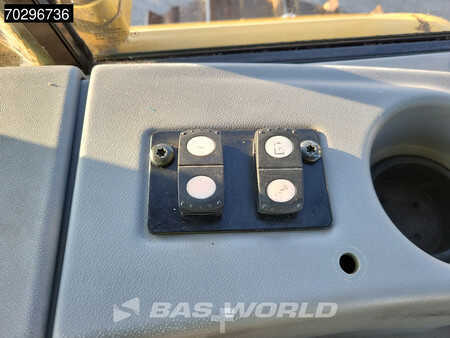 Bulldosere 2011 Caterpillar D6 N LGP (35)