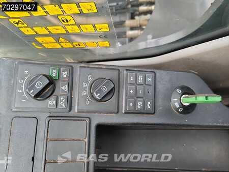 Escavadora de rastos 2019 Volvo EC220 E L (32)