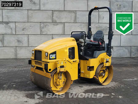 Walce gładkie 2018 Caterpillar CB2.7 (1)