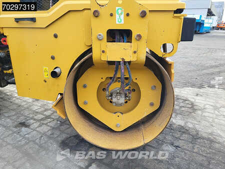 Walce gładkie 2018 Caterpillar CB2.7 (12)