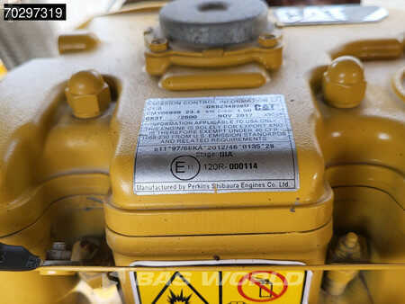 Walce gładkie 2018 Caterpillar CB2.7 (17)