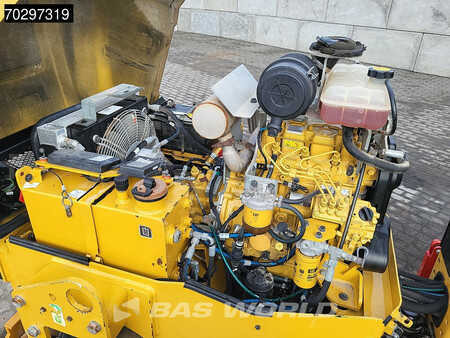 Walce gładkie 2018 Caterpillar CB2.7 (18)