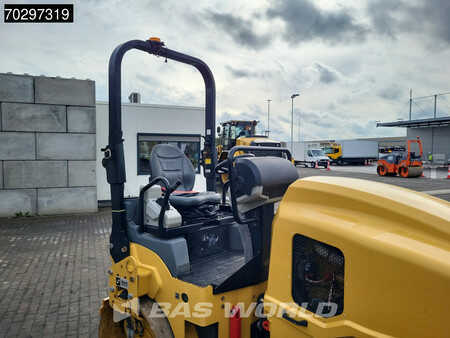 Walce gładkie 2018 Caterpillar CB2.7 (20)