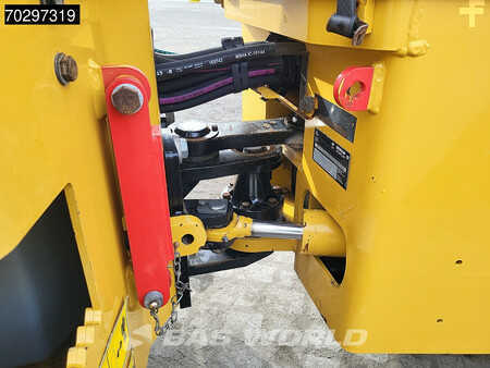 Walce gładkie 2018 Caterpillar CB2.7 (21)