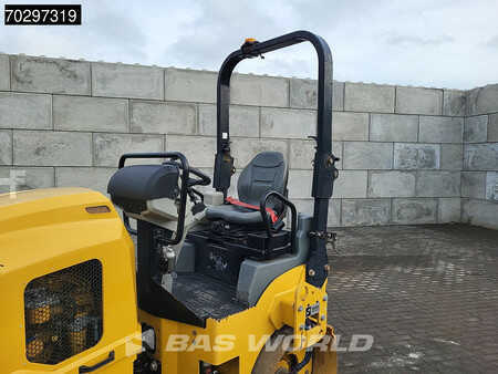 Walce gładkie 2018 Caterpillar CB2.7 (22)