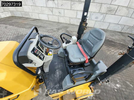 Walce gładkie 2018 Caterpillar CB2.7 (23)