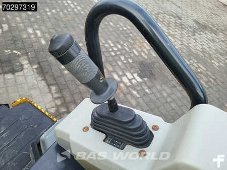 Walce gładkie 2018 Caterpillar CB2.7 (25)