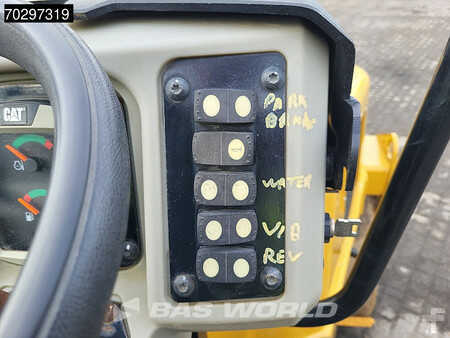 Walce gładkie 2018 Caterpillar CB2.7 (28)