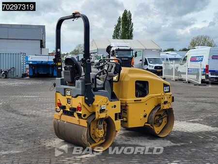 Walce gładkie 2018 Caterpillar CB2.7 (5)