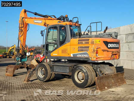 Escavatori gommati 2016 Doosan DX170W -5 (2)