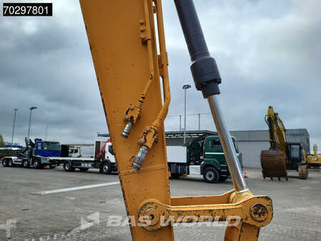 Escavadora de rastos 2016 Case CX130 D (11)