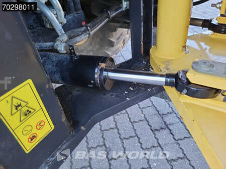 Pyöräkuormaajat 2017 Yanmar V120 Bucket + Forks (35)