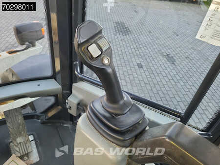 Pyöräkuormaajat 2017 Yanmar V120 Bucket + Forks (39)