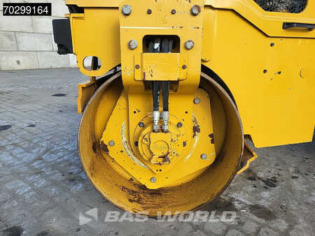 Walce gładkie 2018 Caterpillar CB2.7 (10)