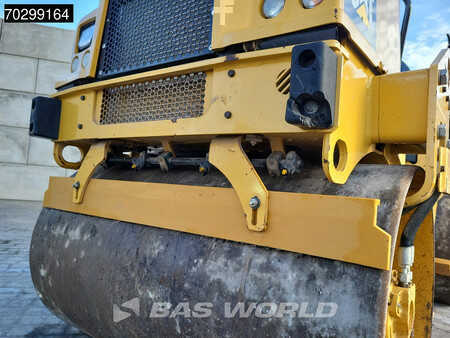 Walce gładkie 2018 Caterpillar CB2.7 (12)