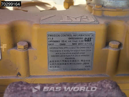 Walce gładkie 2018 Caterpillar CB2.7 (18)