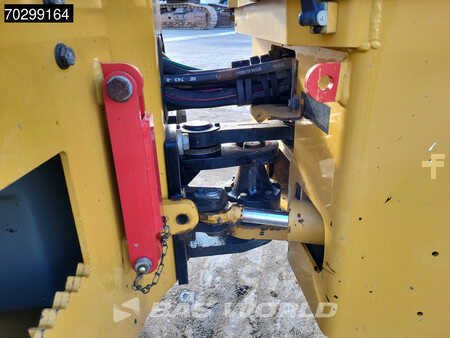 Walce gładkie 2018 Caterpillar CB2.7 (20)